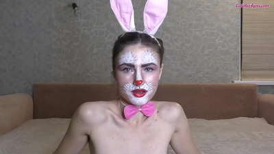 Sexy Bunny ດູດ Dick ໃຫຍ່ຂອງ BFF ຄ່ອຍໆ